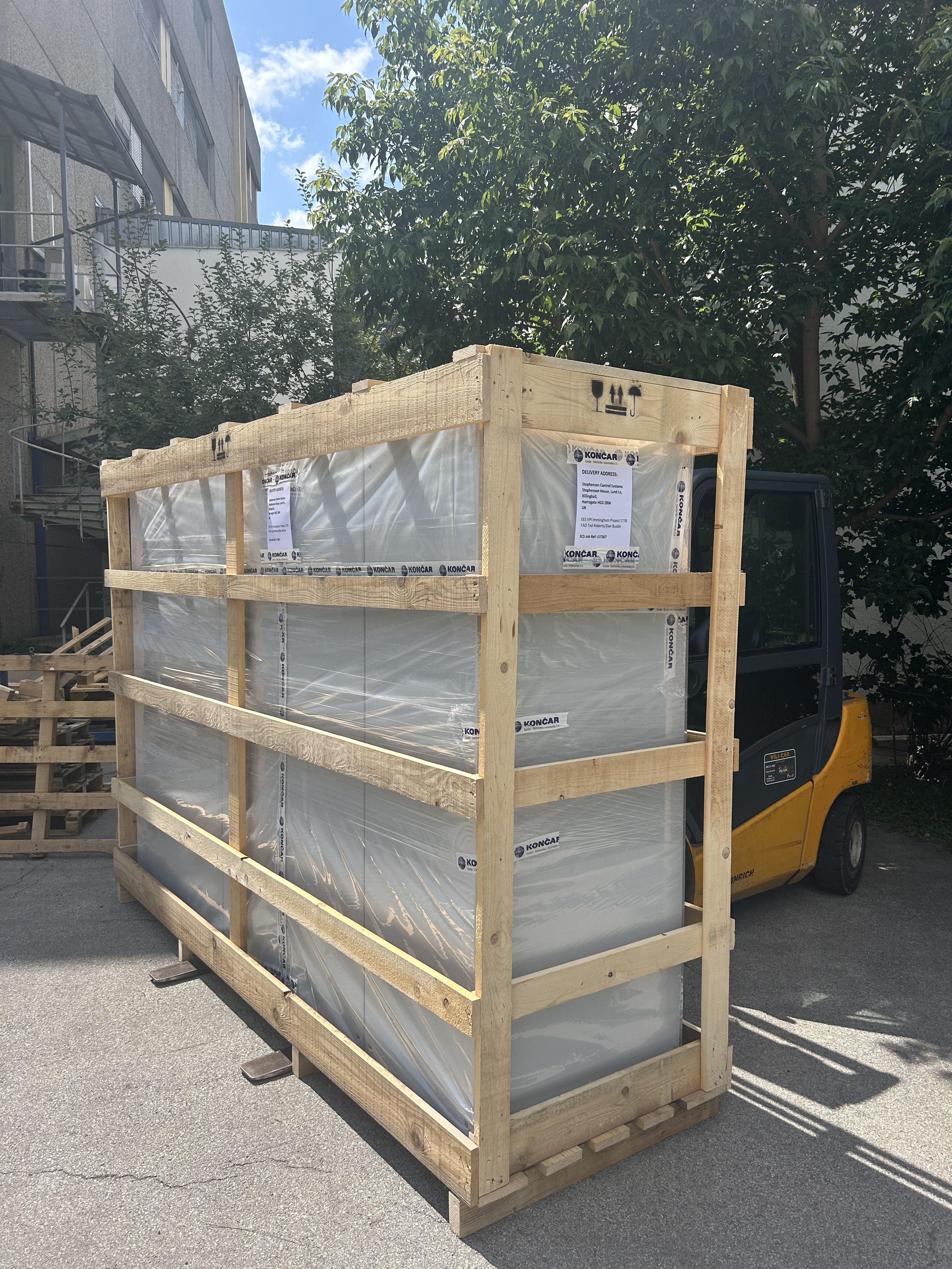Četiri profesionalne dry aging vitrine za dozrijevanje mesa u modernom ambijentu